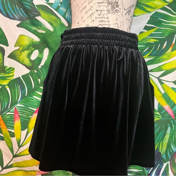 NWT Sabine Small Women’s Black Velvet Side Pocket Winter Chic Goth Mini Skirt - Picture 1 of 9